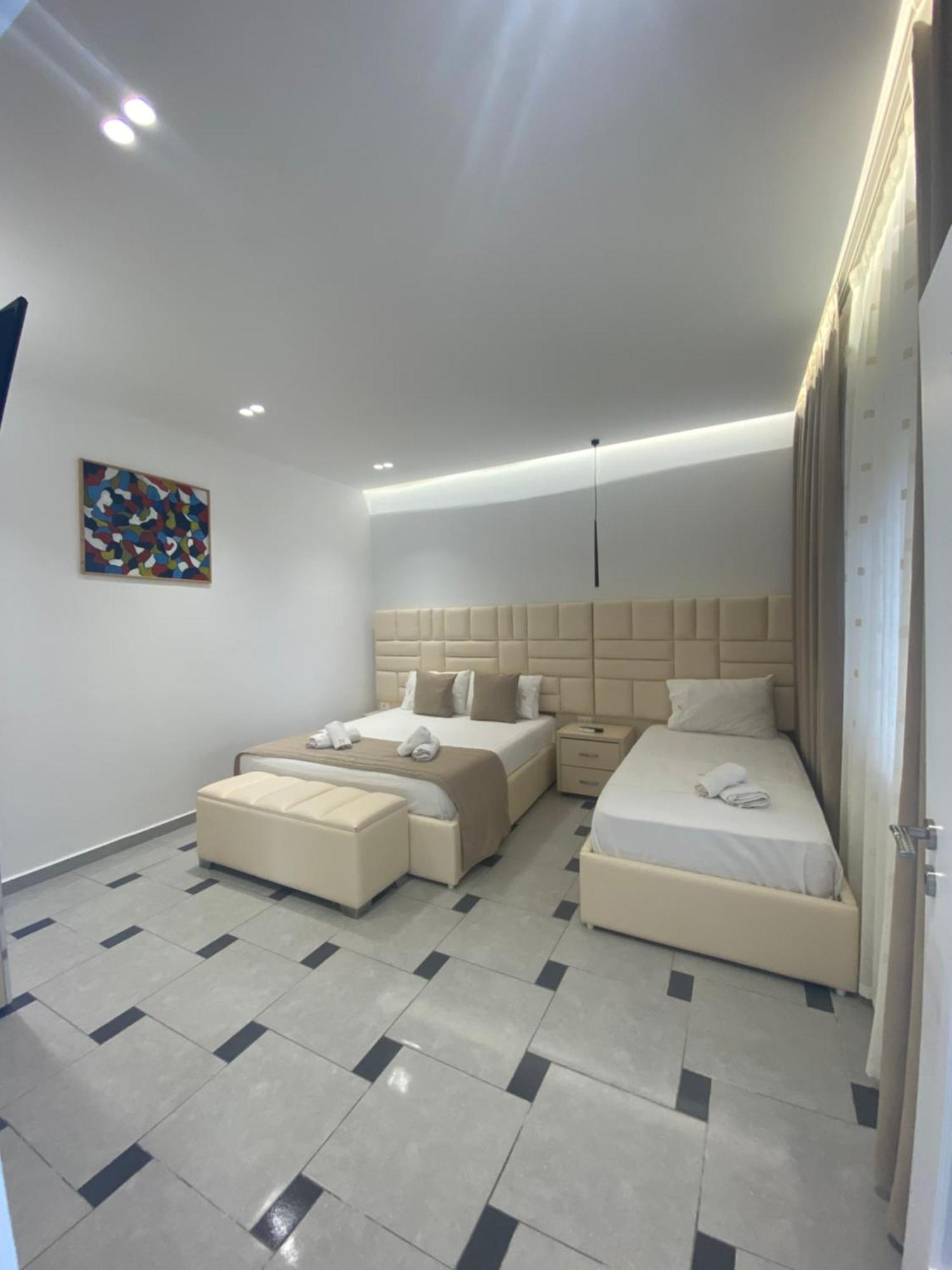 Qeparo Napolon Complex Hotel Luaran gambar